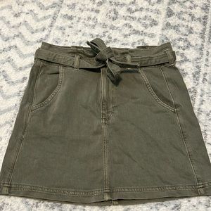 American eagle high rise belted skirt